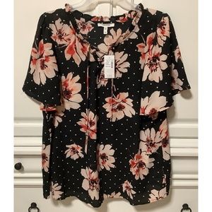 Maurice’s Sz Med Floral dot Short sleeve top NWT, very pretty!
